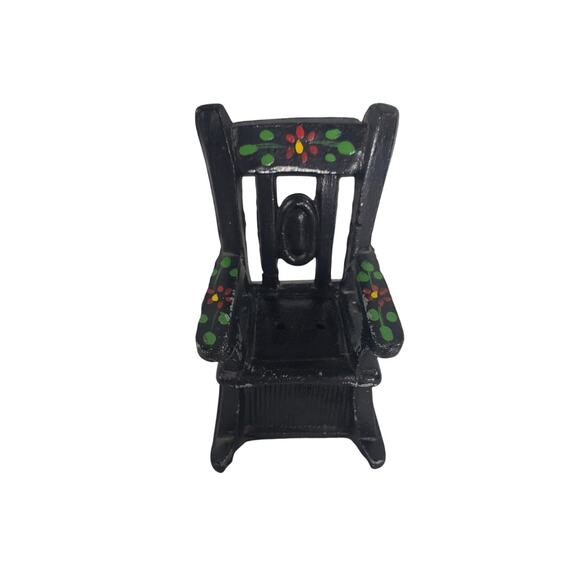 Vintage Disneyland Salt & Pepper Shakers Cast Iron Amish Woman in Rocking Chair - Picture 3 of 8